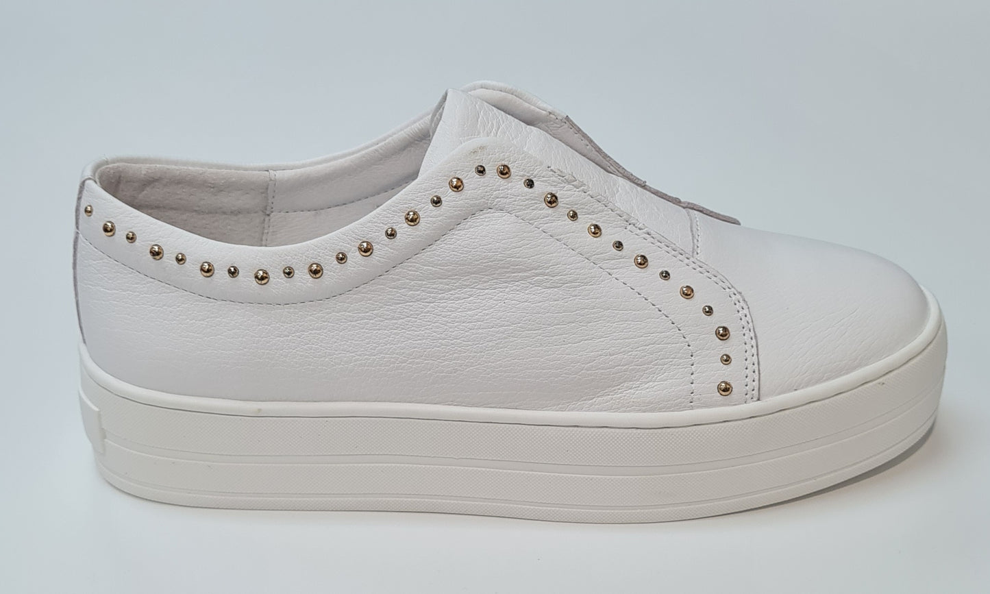 Synty - White/Gold Stud