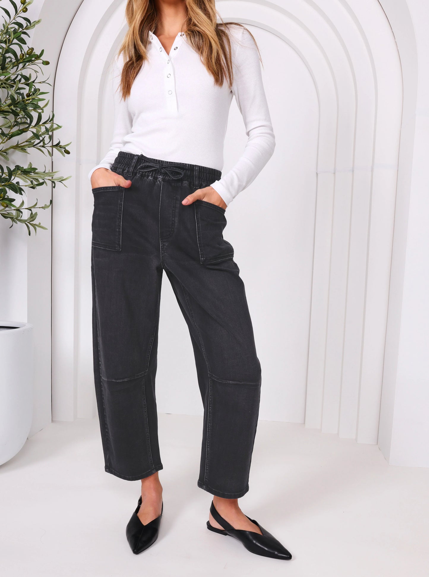 Leo Barrel Jean - Black