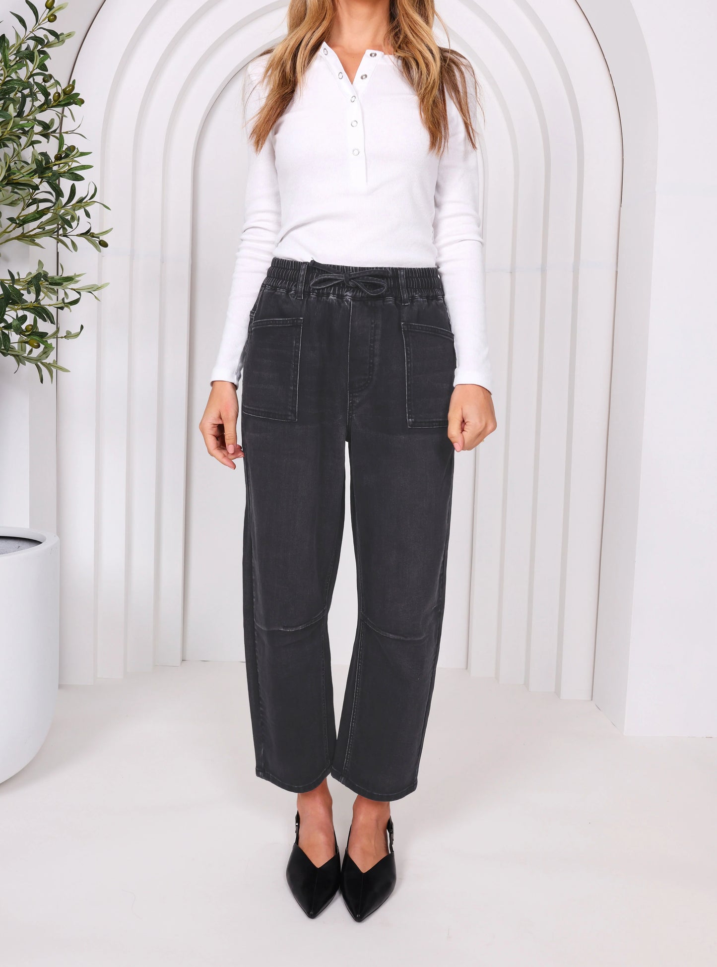 Leo Barrel Jean - Black