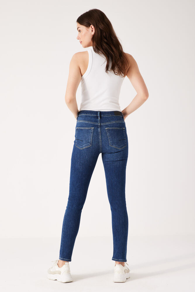 Celia Superslim Fit Jean 244 -Medium Used - 30 Leg