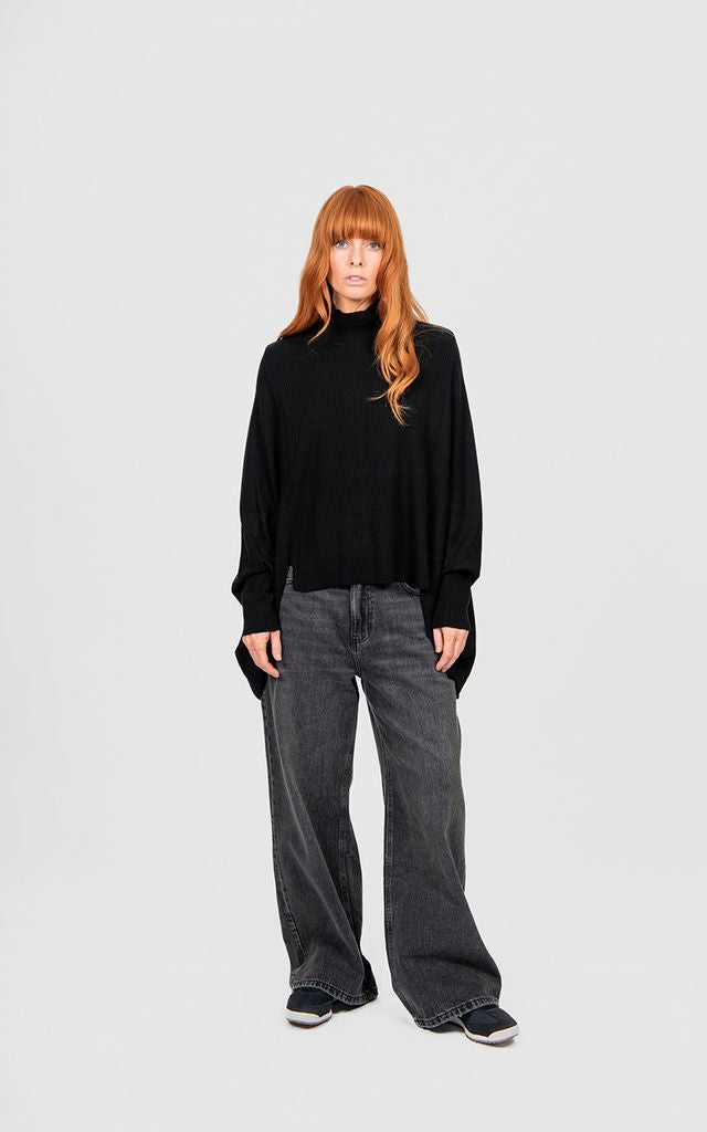 Poncho Pullover - Black