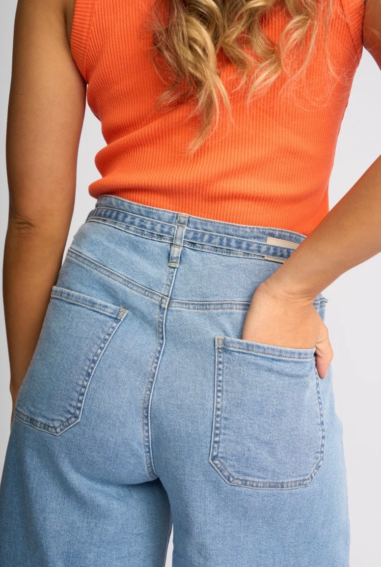 Zuri Shorts - Light Wash Demin