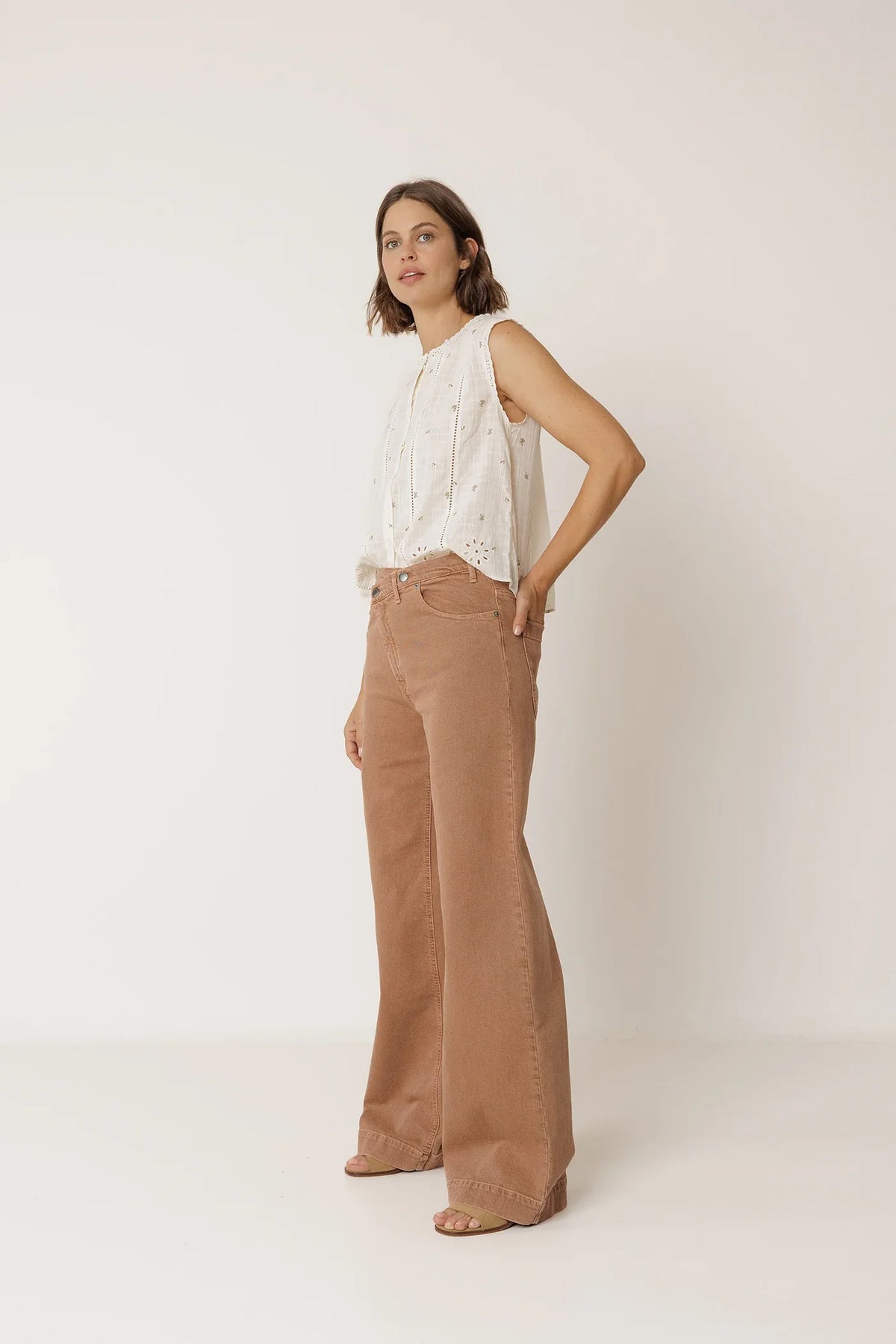 Lace Trim Sleeveless Shirt