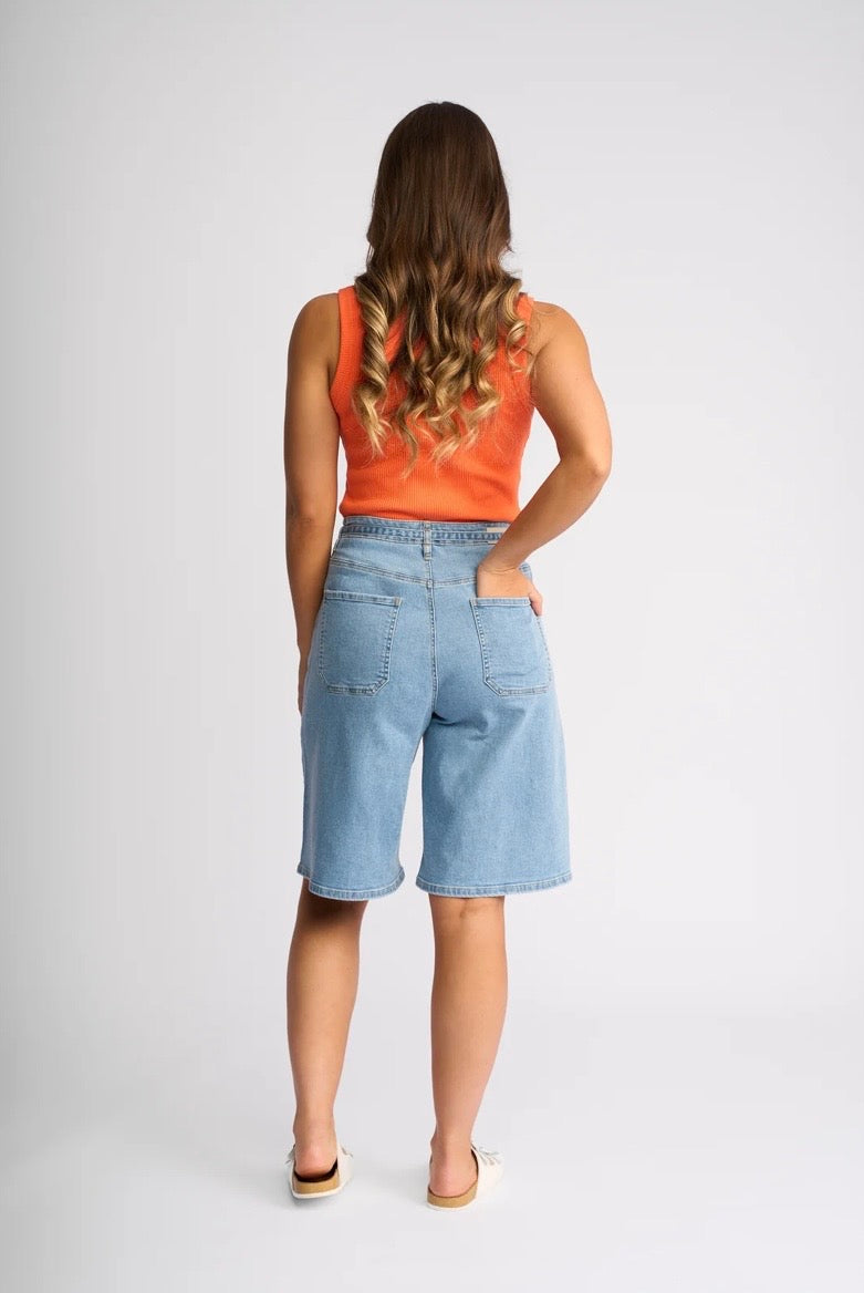 Zuri Shorts - Light Wash Demin
