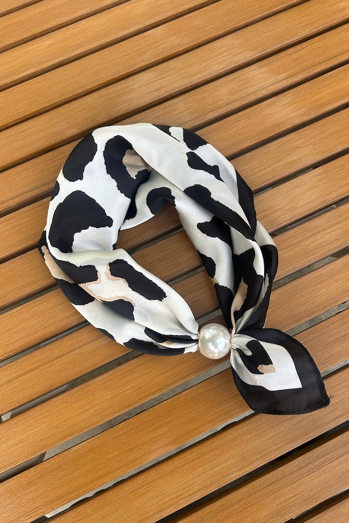 Pearl Fasten Neck Tie - Frosted Leopard