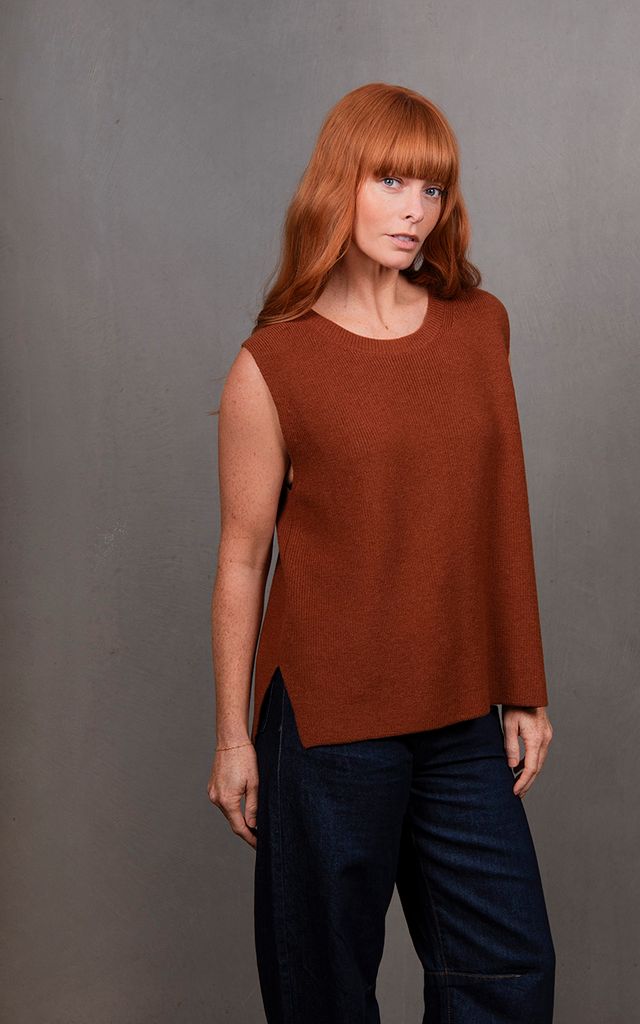 Crew Neck Vest - Cognac