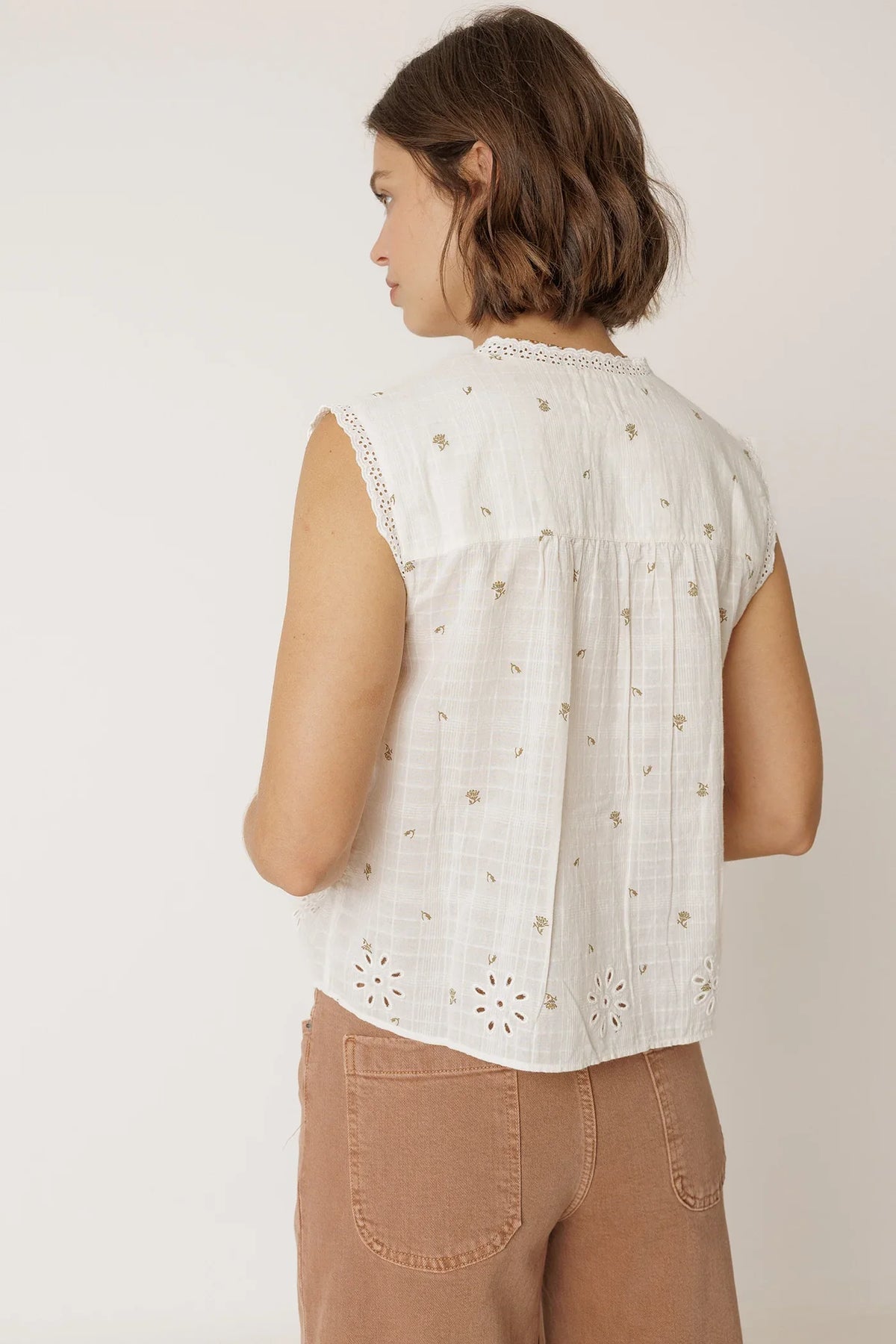 Lace Trim Sleeveless Shirt